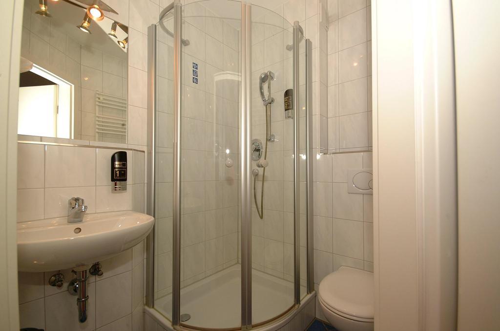 שוונגאו Hotel Pension Schwansee מראה חיצוני תמונה
